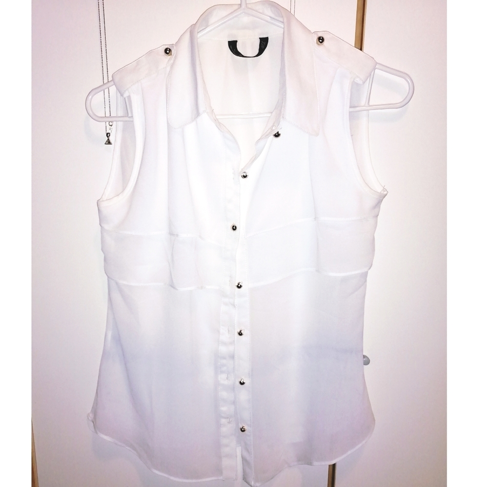 Sleeveless blouse